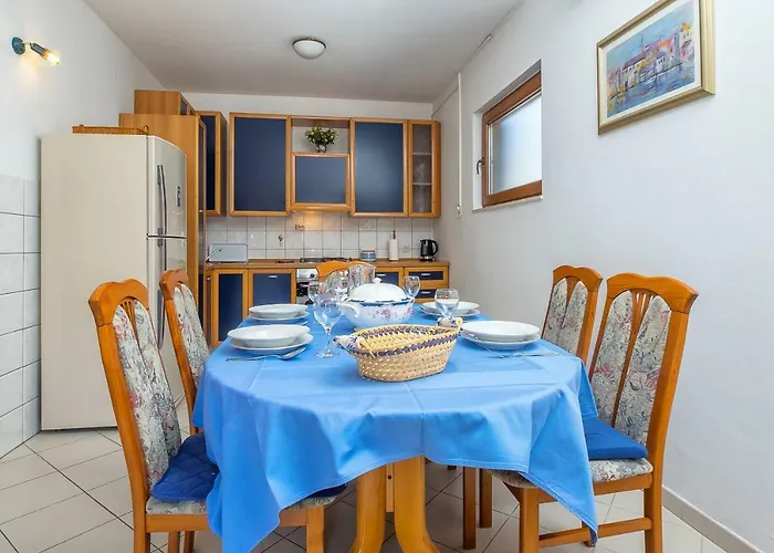 Olivera Трогир